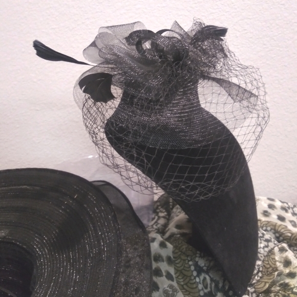 Classy and Fancy Black  3-in-1 Wide Floppy Brim Hat Plus Fascinator - Picture 6 of 8